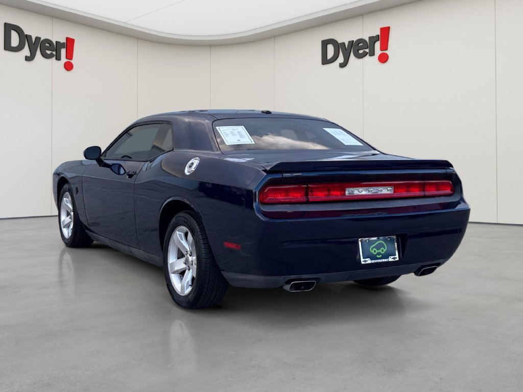 Used 2013 Dodge Challenger SXT RWD image 3