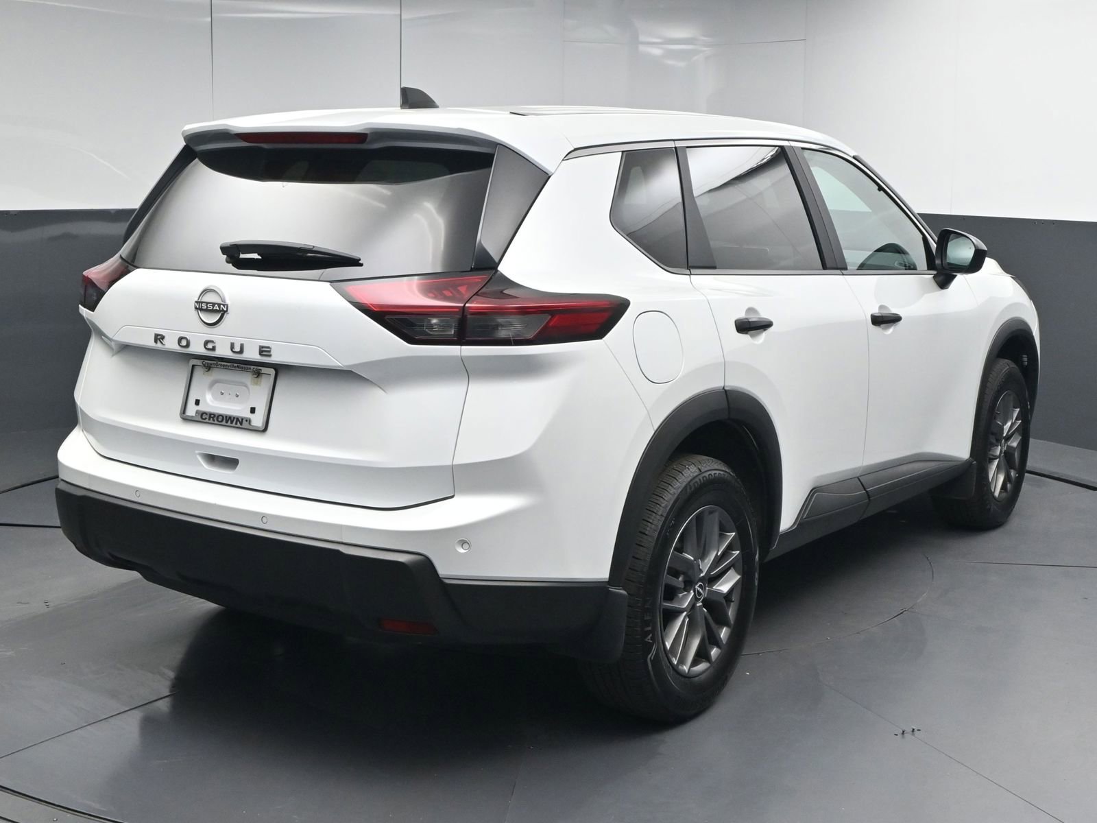 Used 2025 Nissan Rogue S image 7