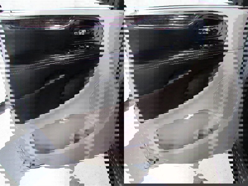 Used 2014 Chrysler Town & Country Touring image 10