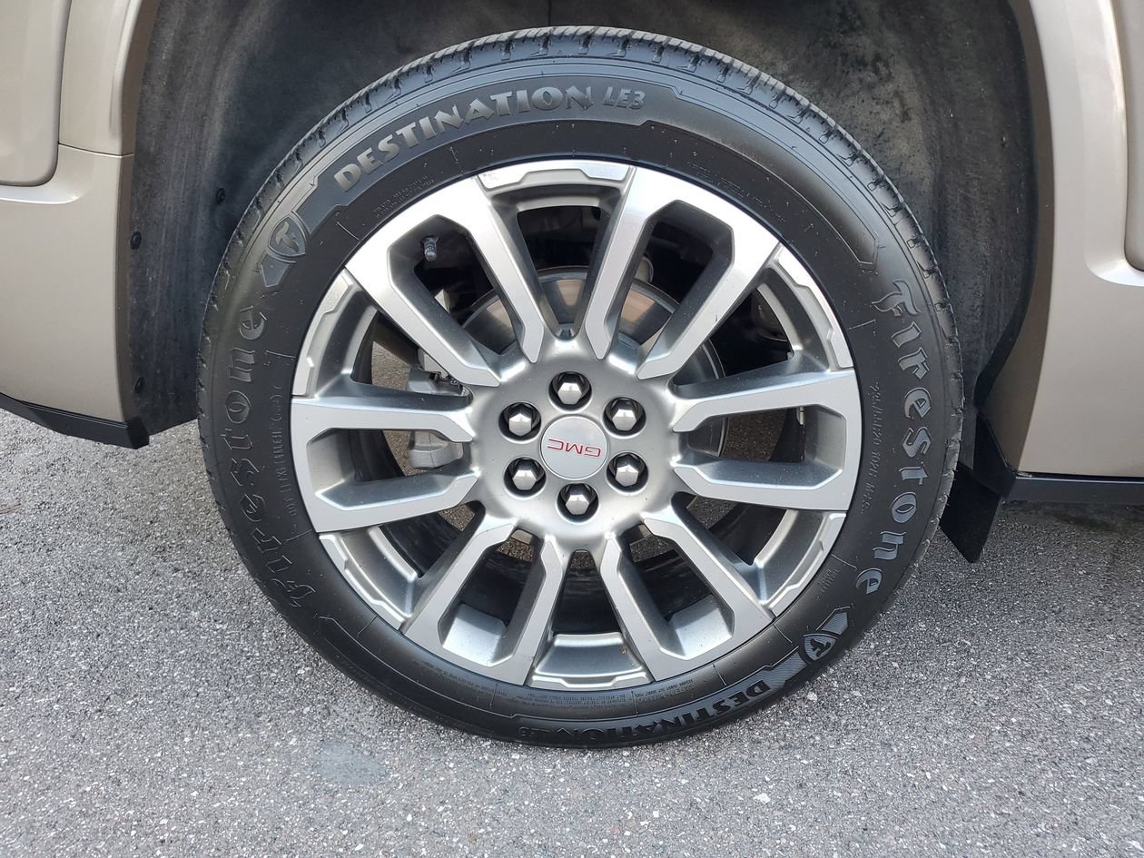 Used 2023 GMC Acadia Denali w/ Denali Technology Package FWD image 5