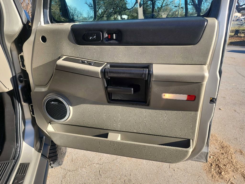 Used 2005 HUMMER H2 w/ Preferred Equipment Group image 32