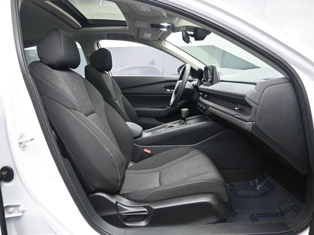 Used 2025 Honda Accord SE image 26
