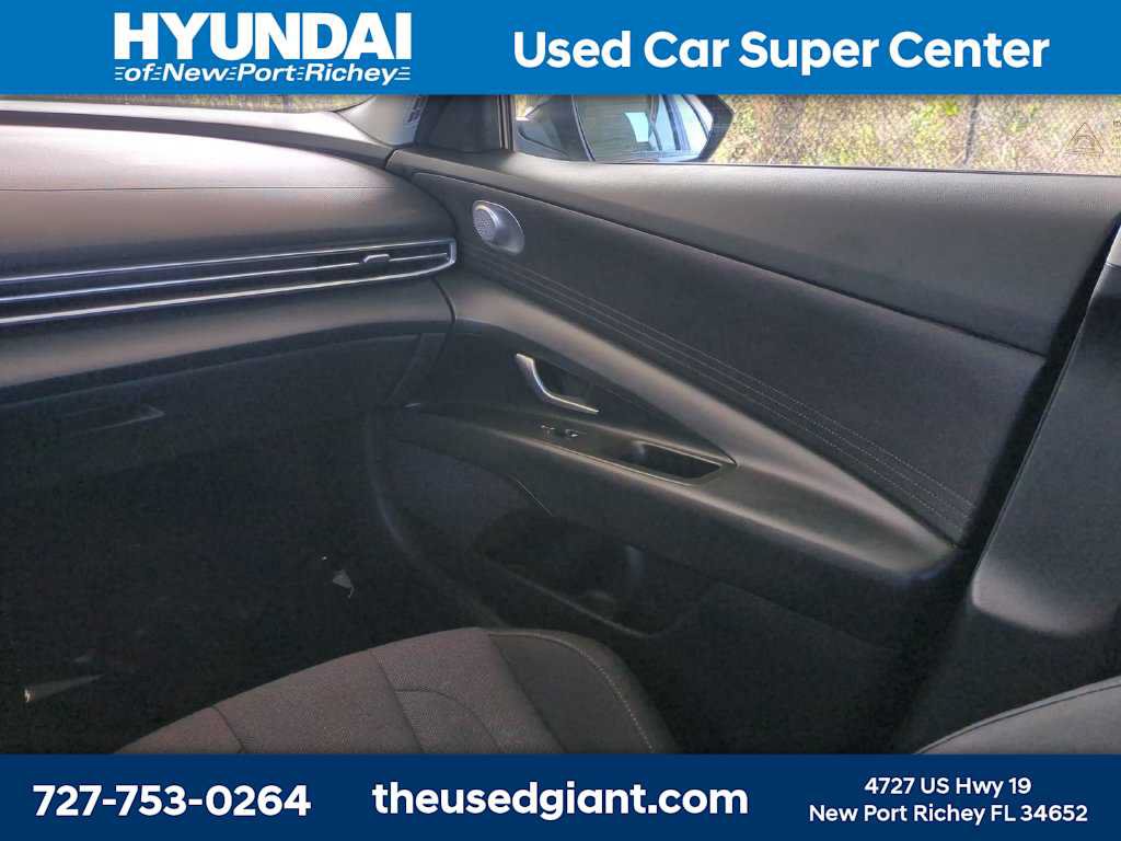 Used 2025 Hyundai Elantra SE FWD image 17