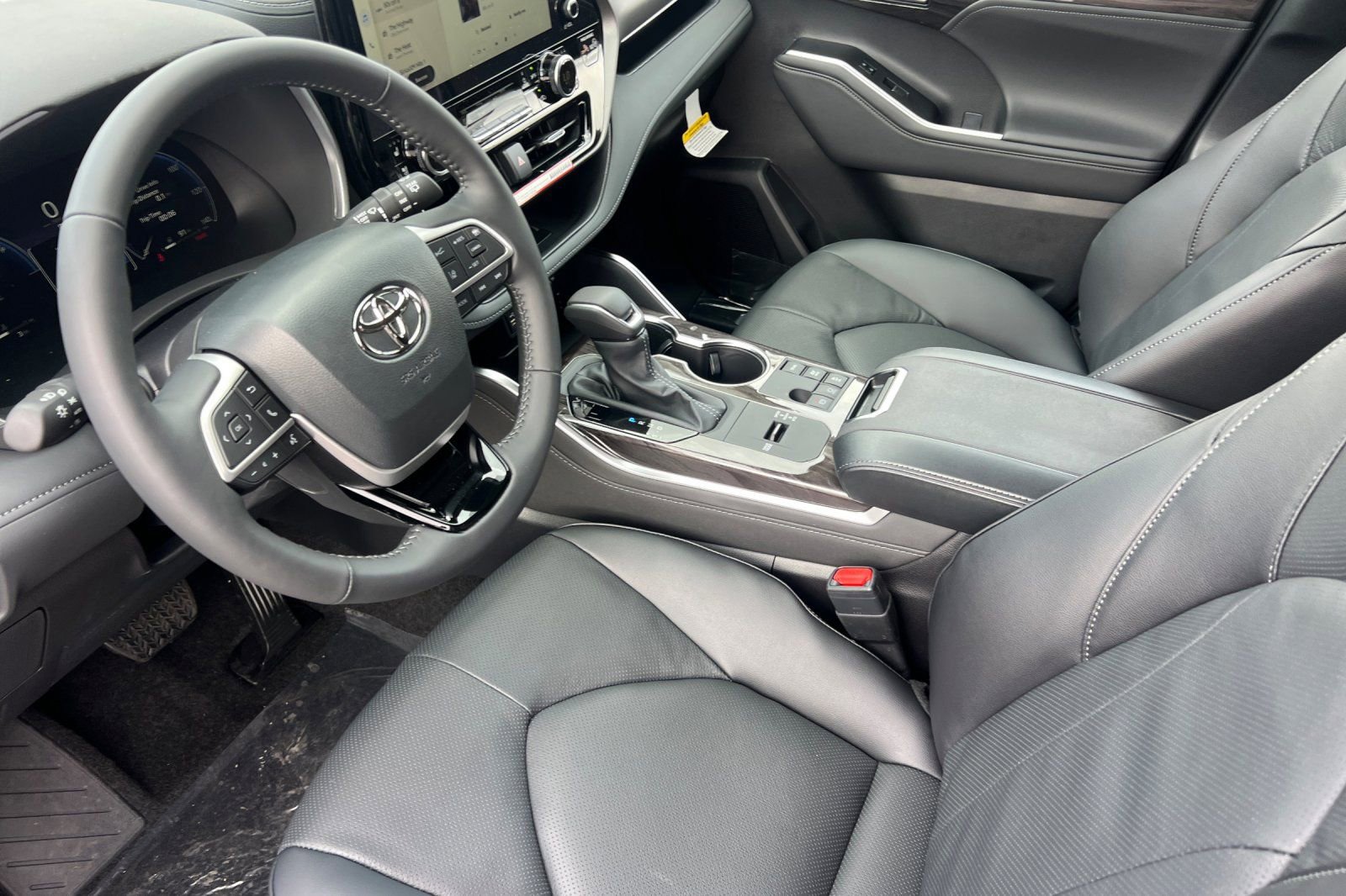 New 2026 Toyota Highlander Limited image 12