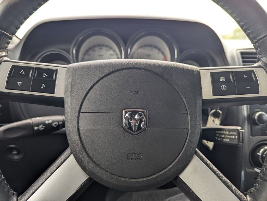 Used 2009 Dodge Challenger R/T RWD image 17