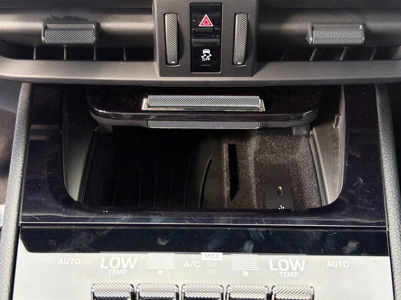 Used 2024 Porsche Cayenne image 31