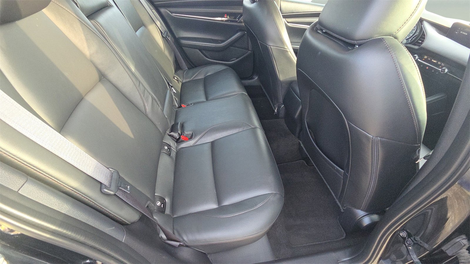 Used 2023 MAZDA MAZDA3 s image 17