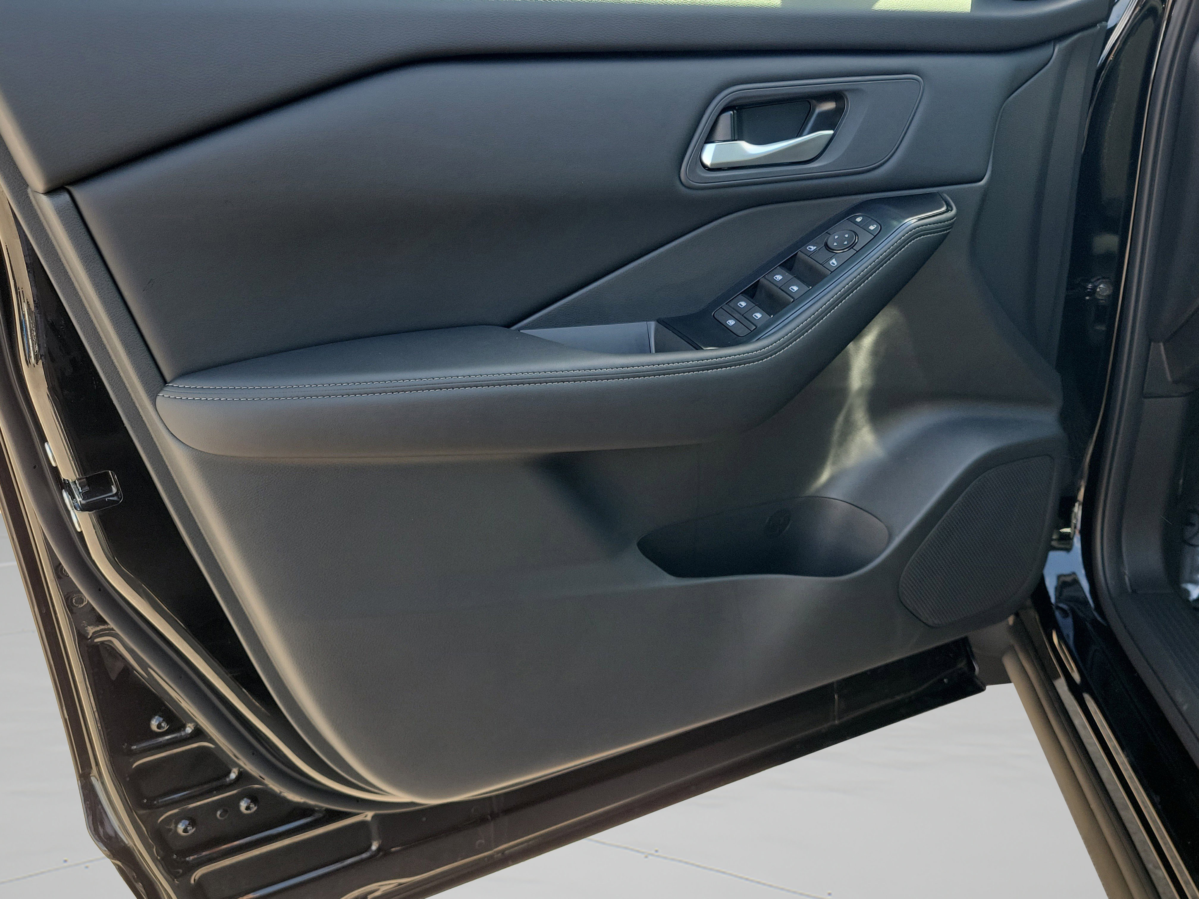 New 2026 Nissan Rogue SV w/ Cold Weather Package FWD image 29