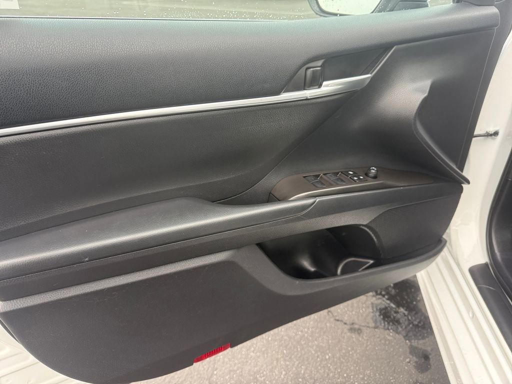 Used 2024 Toyota Camry SE image 11