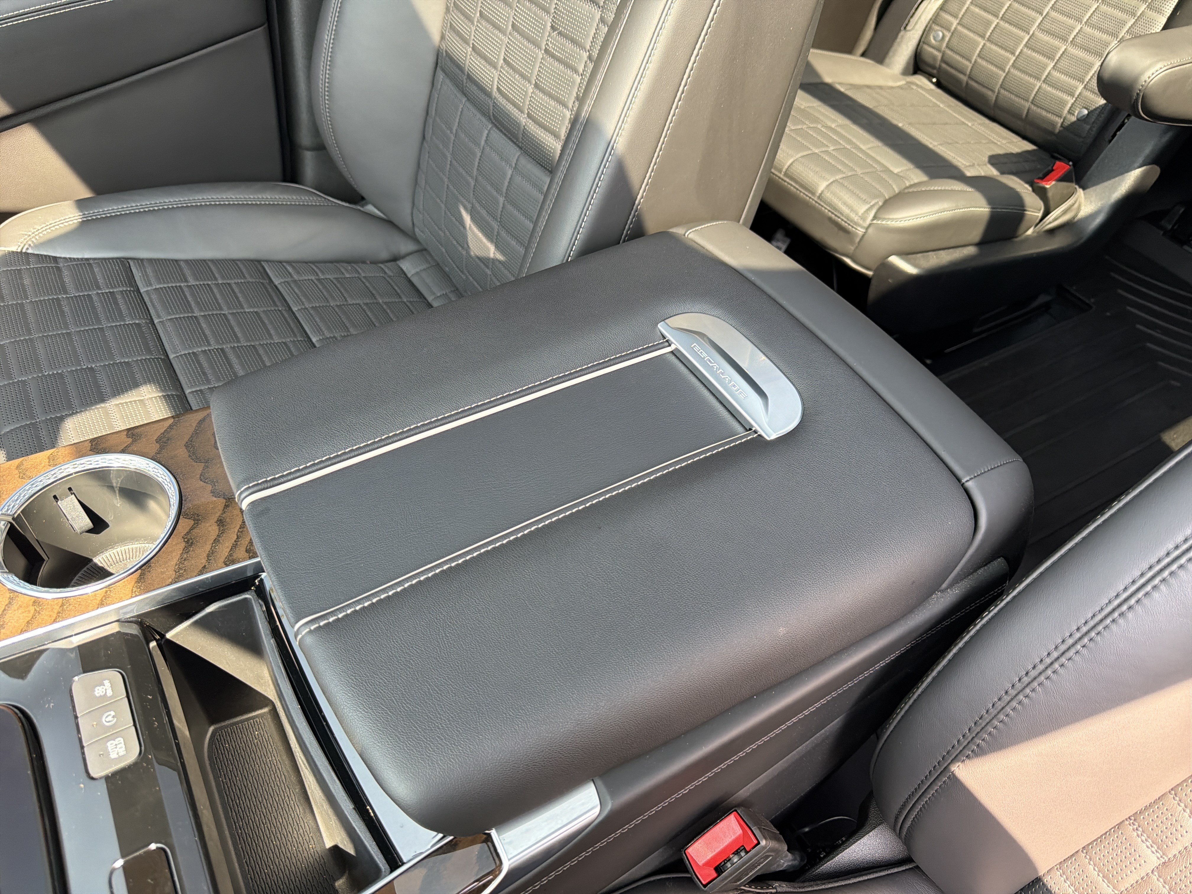 Used 2025 Cadillac Escalade ESV Sport Platinum w/ LPO, ONYX Package AWD/4WD image 42