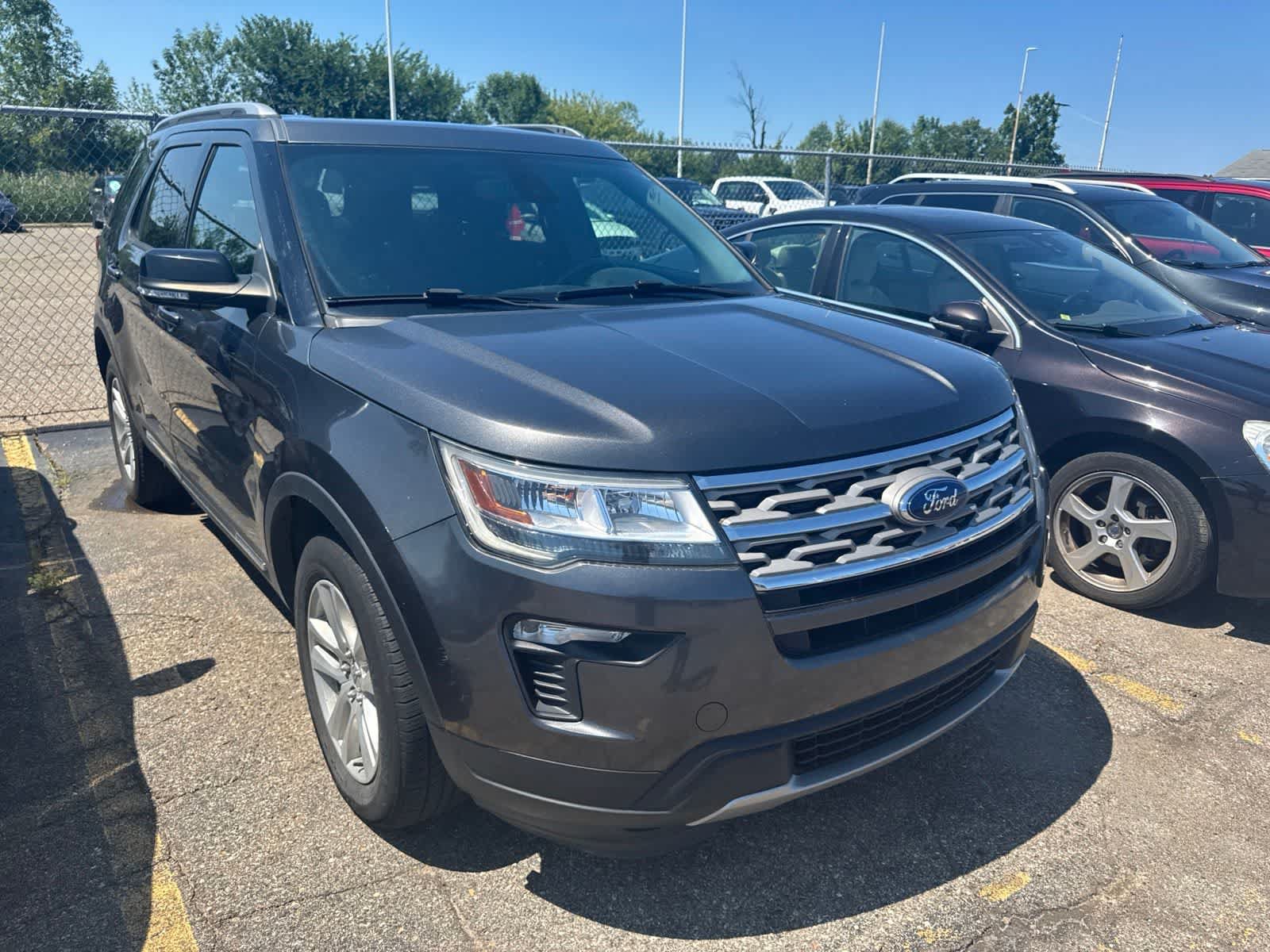 Used 2018 Ford Explorer XLT w/ Equipment Group 201A AWD/4WD image 6