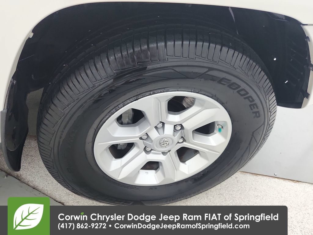 Used 2018 Toyota 4Runner SR5 RWD image 33