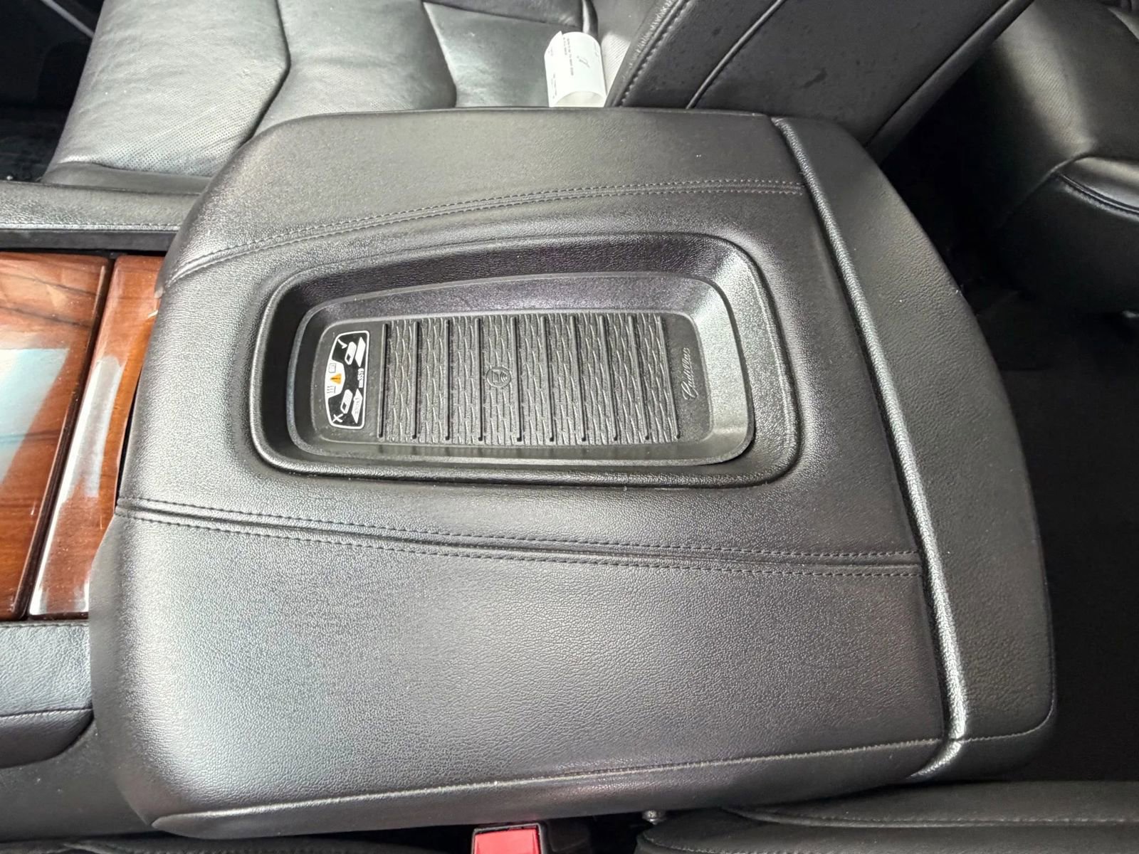 Used 2019 Cadillac Escalade Luxury image 24