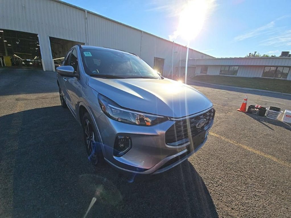 Used 2023 Ford Escape ST-Line Elite w/ Premium Technology Package AWD/4WD image 3