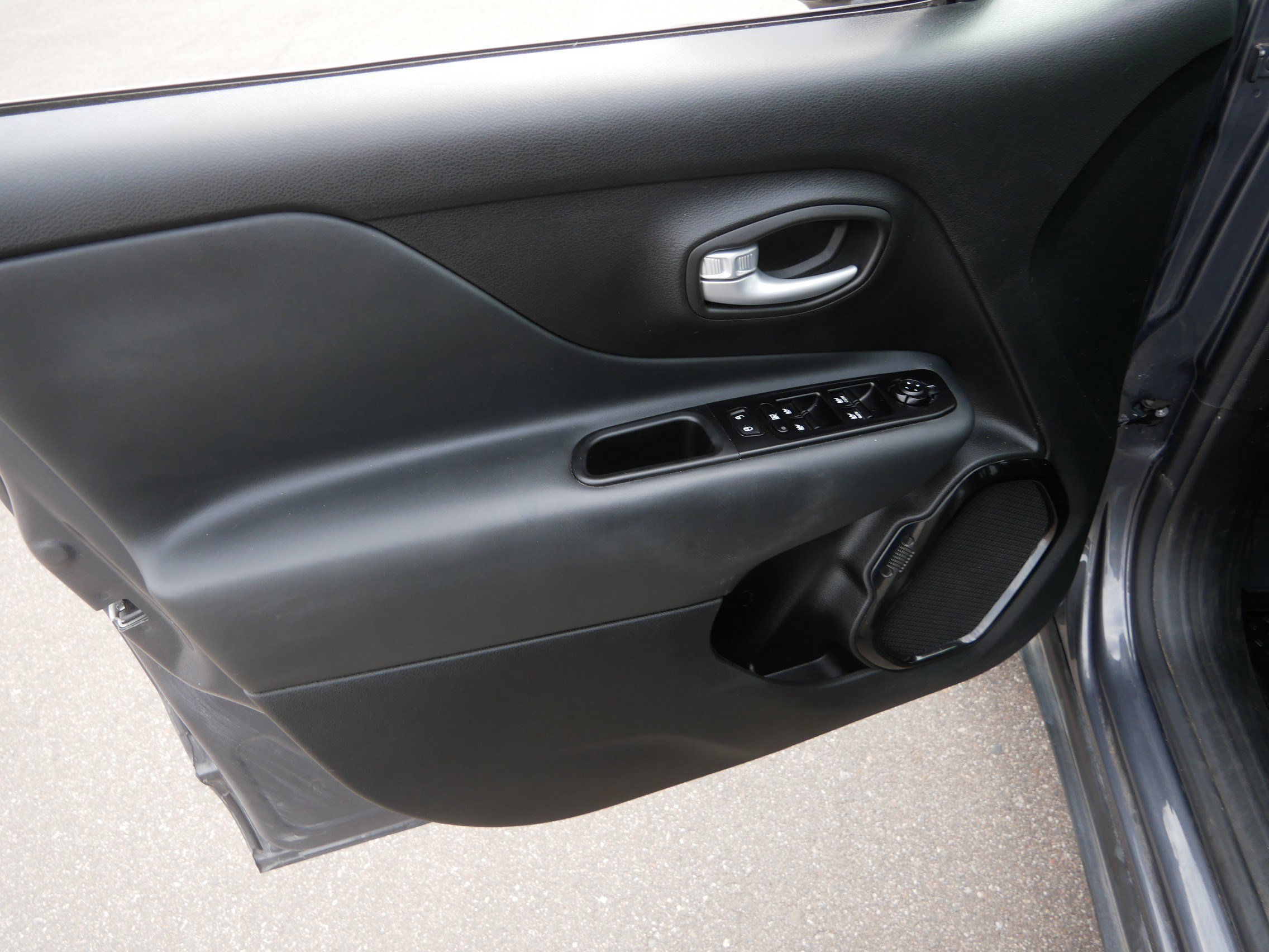 Used 2023 Jeep Renegade Altitude w/ Sun/Sound Group image 20