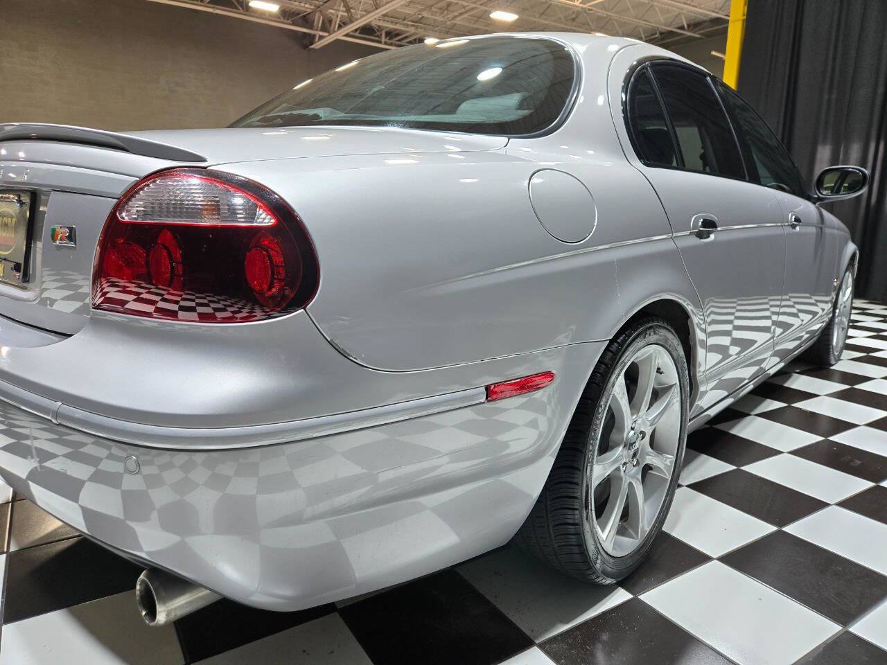 Used 2005 Jaguar S-TYPE R RWD image 30
