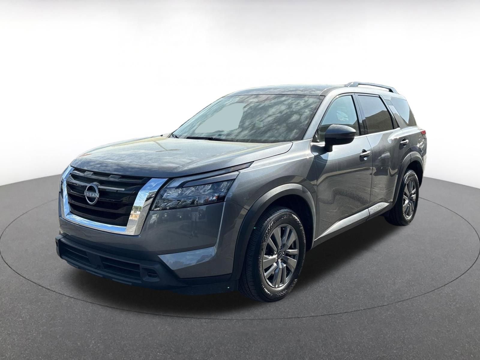 Used 2025 Nissan Pathfinder SV image 8