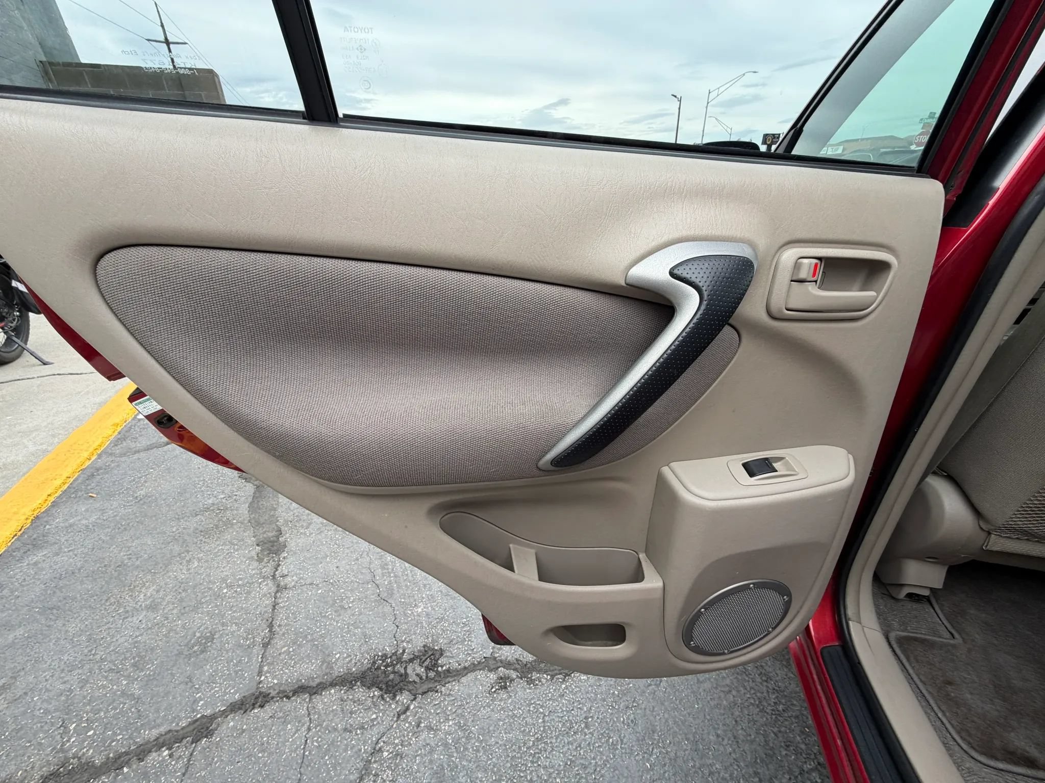 Used 2001 Toyota RAV4 2WD w/ Quick-Order Pkg image 21