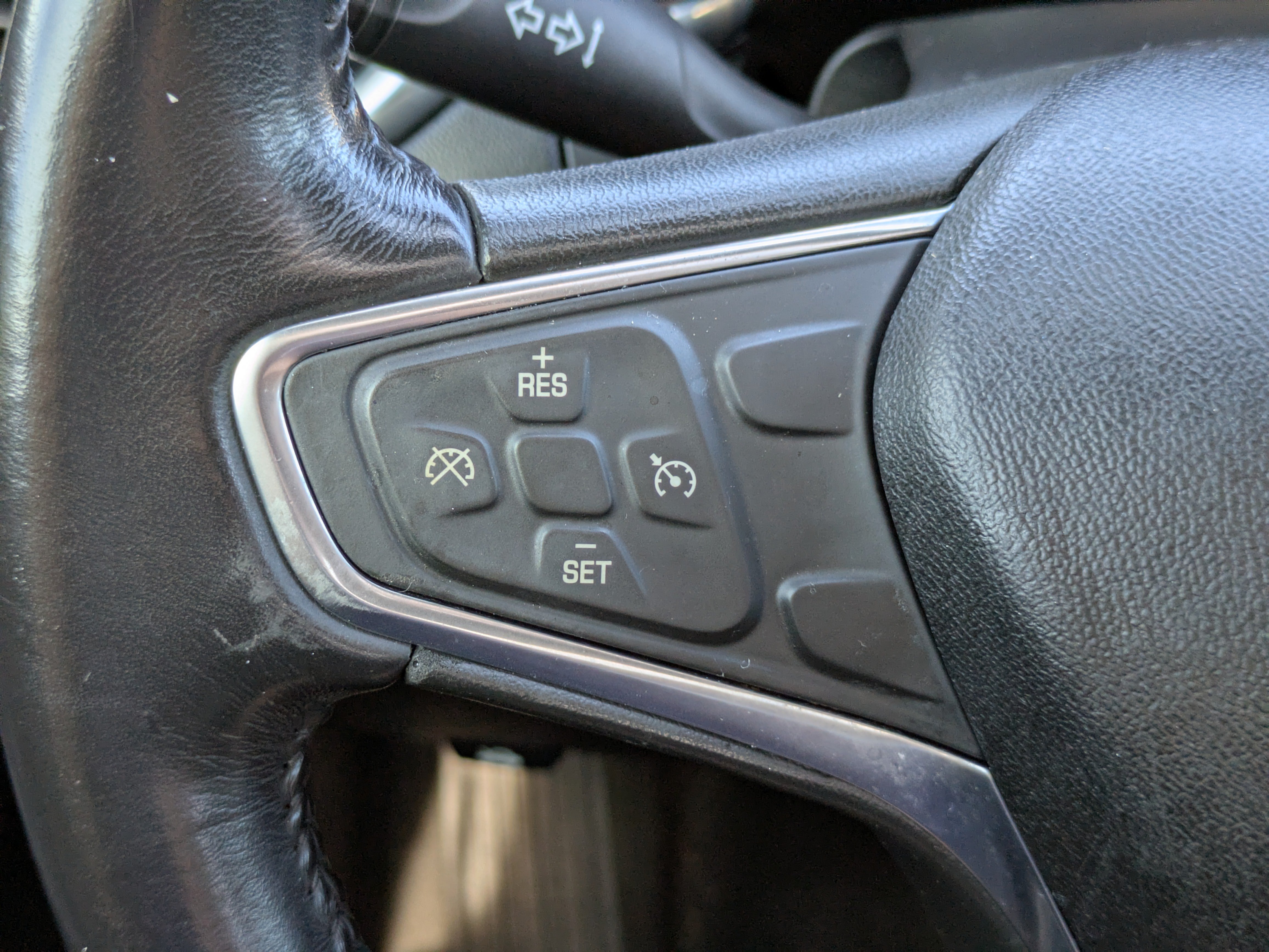 Used 2018 Chevrolet Equinox LT FWD image 24