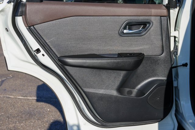 Used 2021 Nissan Rogue SV image 11