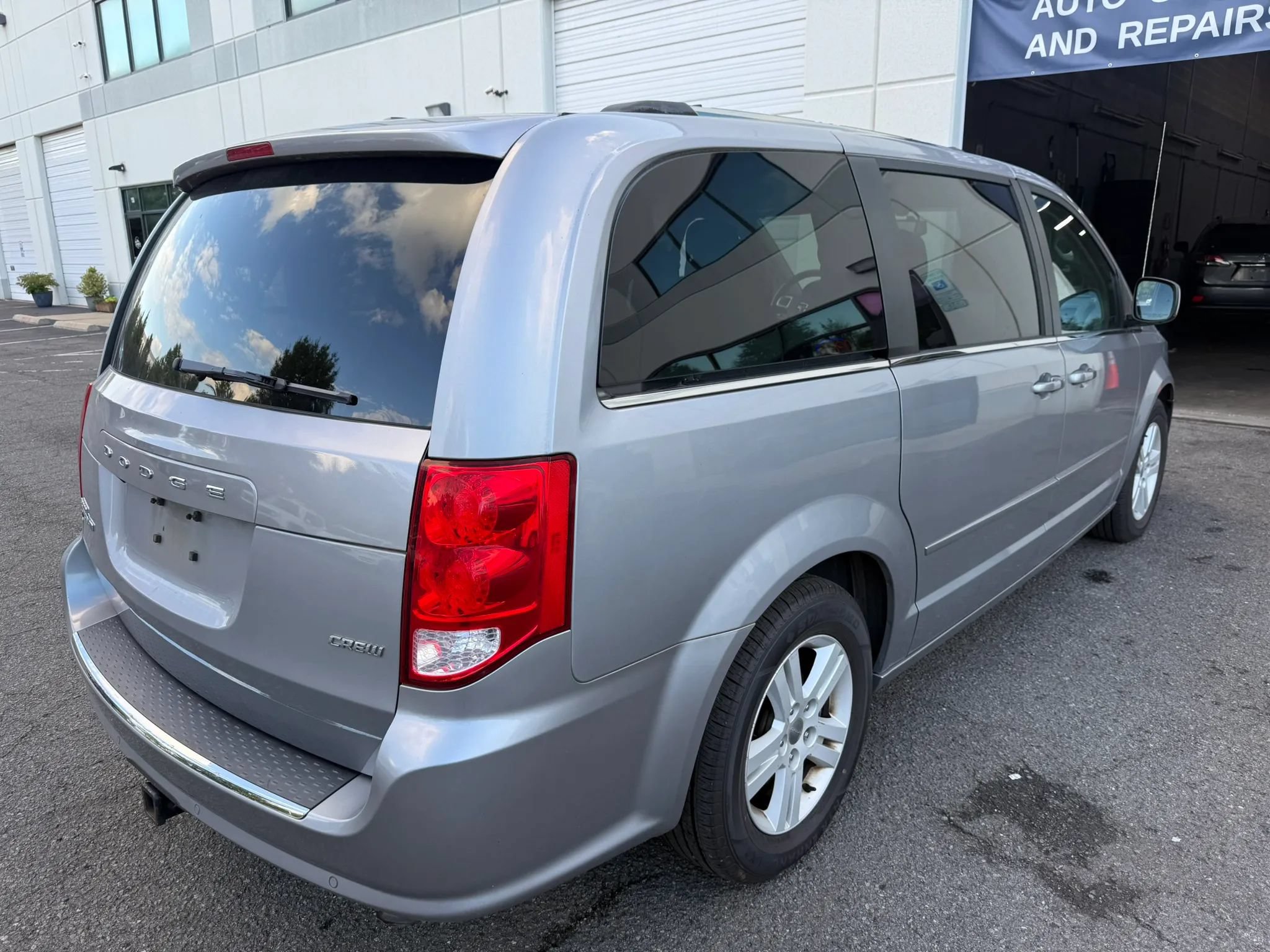Used 2013 Dodge Grand Caravan Crew w/ Safety Sphere Group FWD image 12