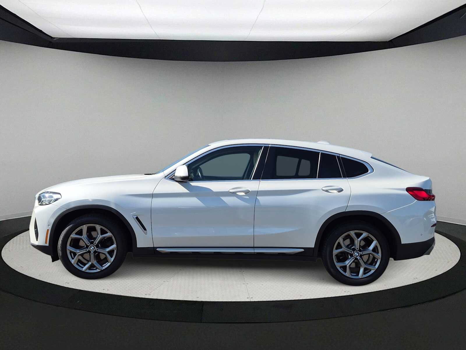 Used 2023 BMW X4 xDrive30i w/ Parking Assistance Package AWD/4WD image 5