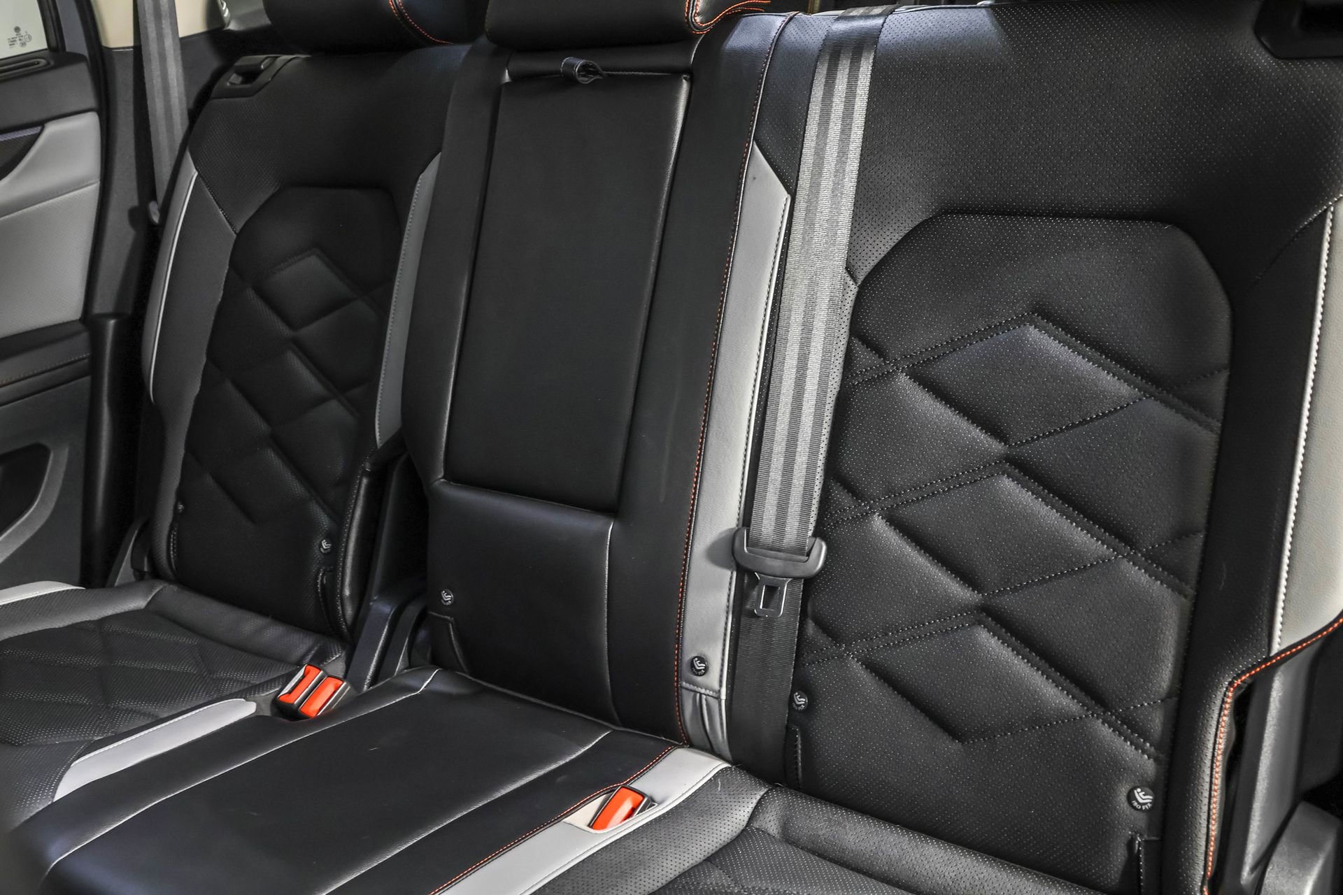 Used 2024 Volkswagen Atlas Peak Edition SE image 38