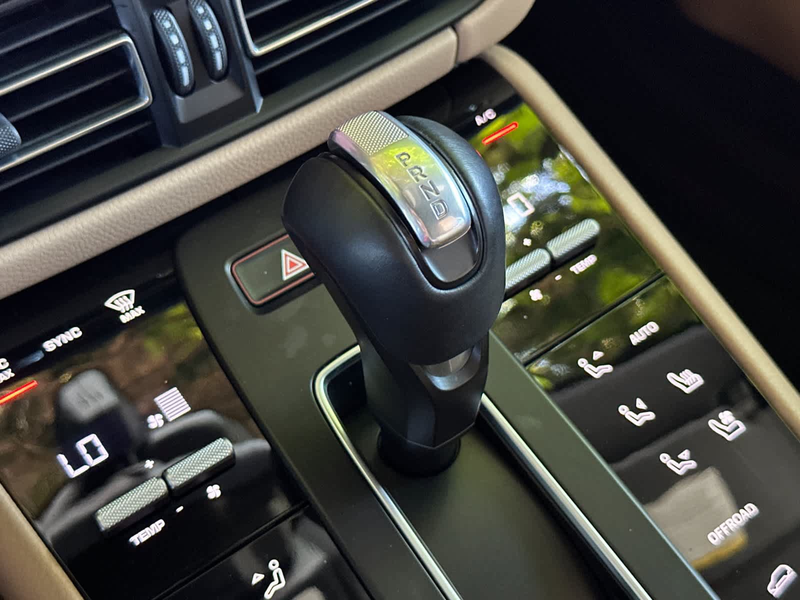 Certified 2023 Porsche Macan S AWD/4WD image 24