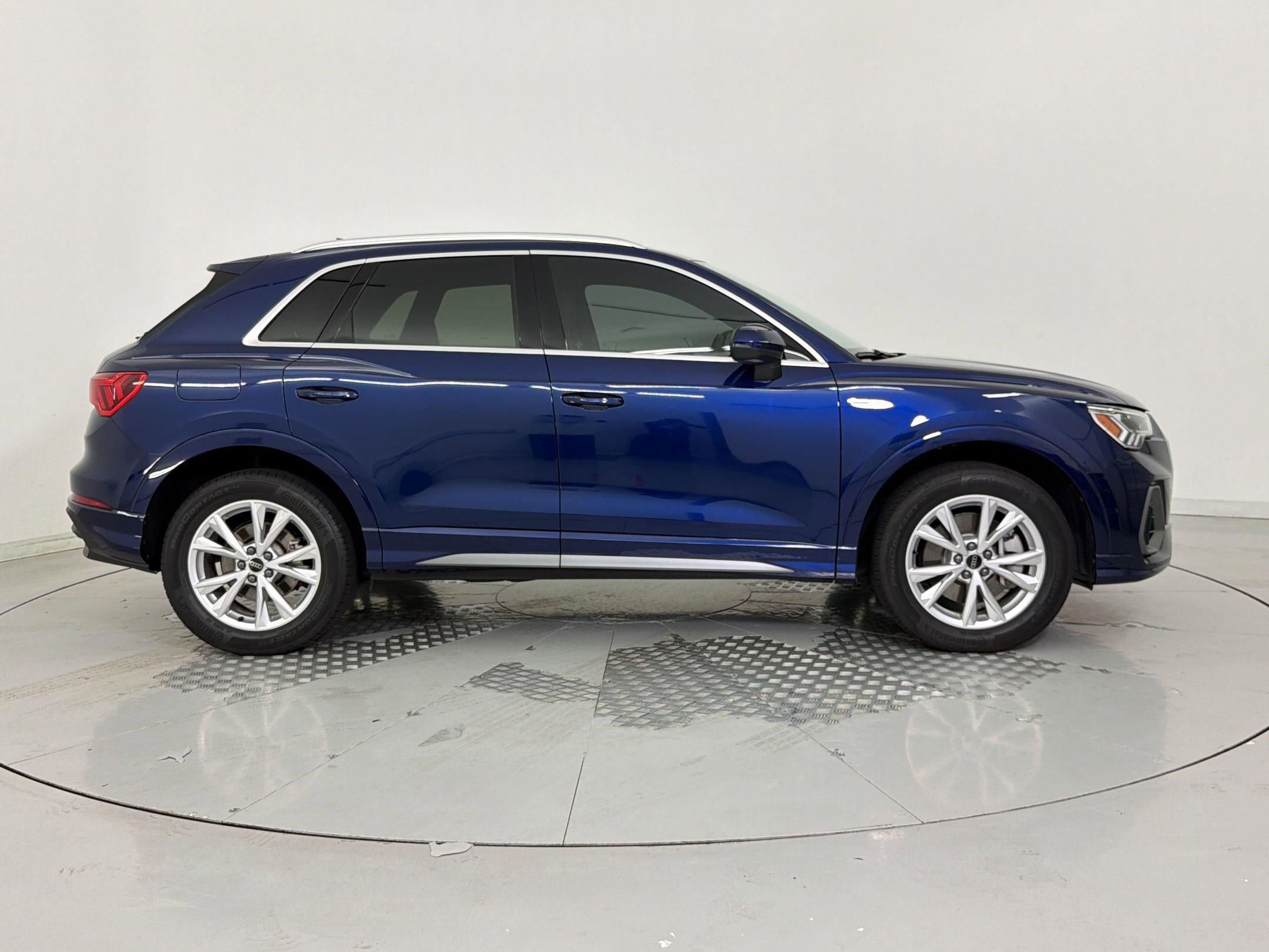 Certified 2025 Audi Q3 2.0T Premium w/ Convenience Package AWD/4WD image 8