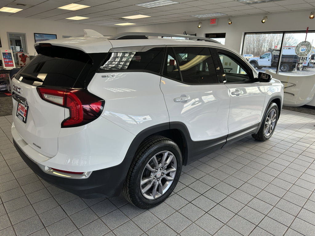 Used 2024 GMC Terrain SLT image 7