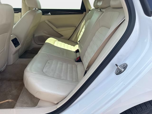 Used 2015 Volkswagen Passat 1.8T SEL Premium FWD image 12