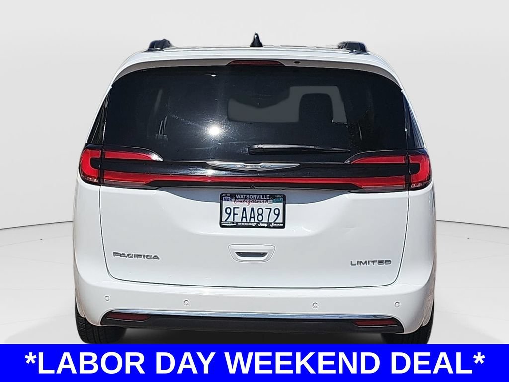 Used 2023 Chrysler Pacifica Limited FWD image 4