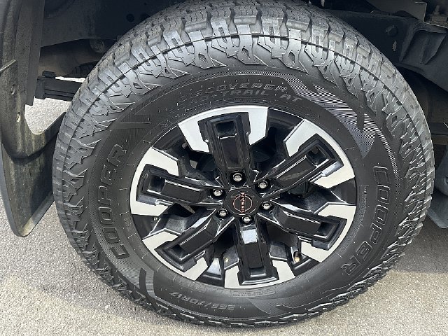 Used 2024 Nissan Frontier PRO-4X w/ Technology Package AWD/4WD image 7