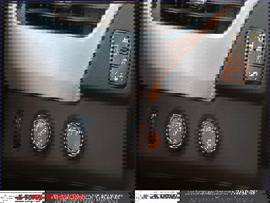 Used 2018 GMC Yukon XL SLT image 28