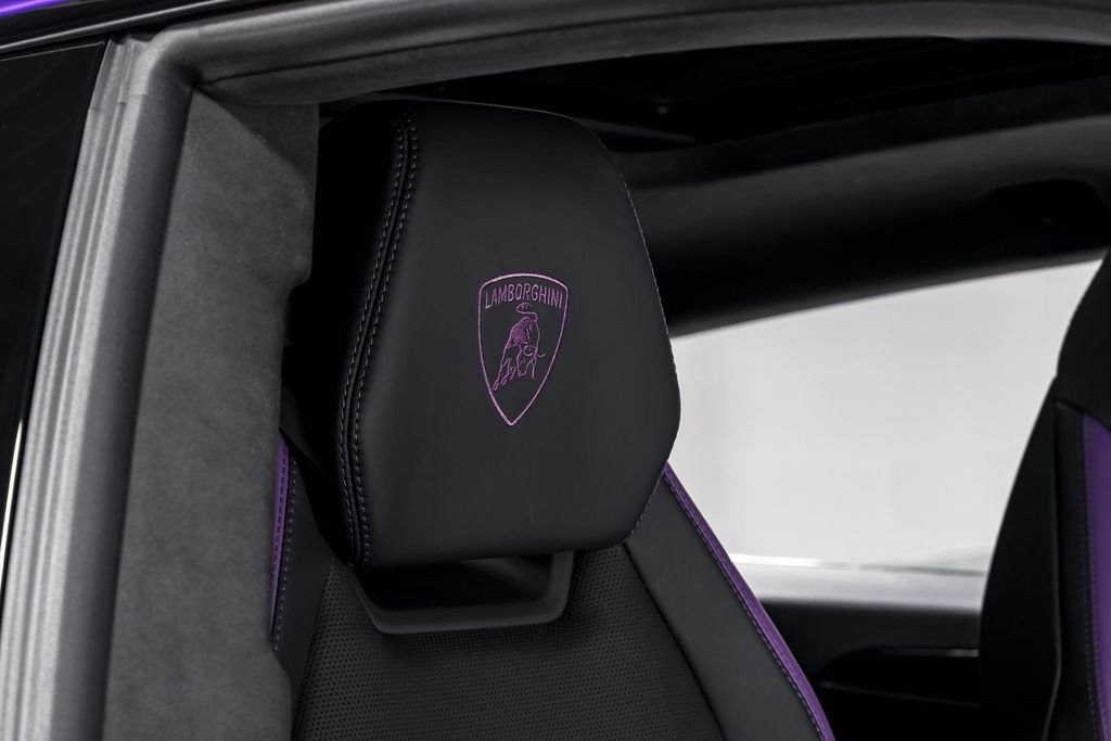 Used 2025 Lamborghini Urus SE AWD/4WD image 41