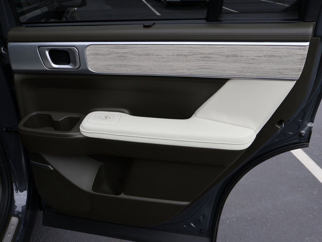 Used 2025 Hyundai Santa Fe Calligraphy AWD/4WD image 17