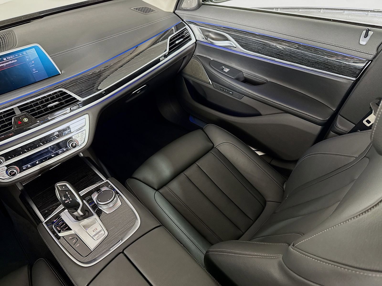 Certified 2022 BMW 740i RWD image 25