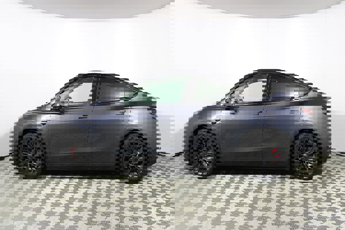 Used 2023 Tesla Model Y Performance image 31
