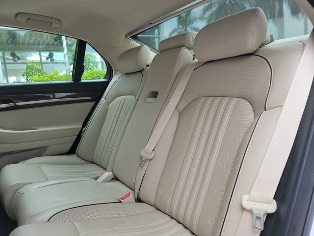 Used 2017 Genesis G90 3.3T Premium RWD image 14
