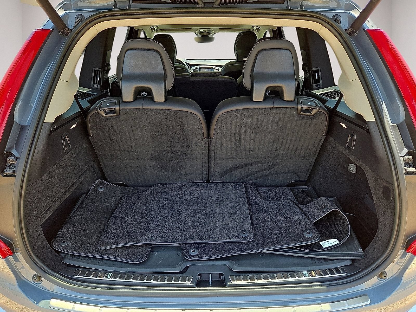 Used 2023 Volvo XC90 B6 Ultimate w/ Protection Package Premier AWD/4WD image 14