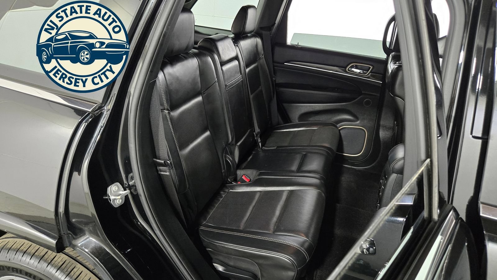Used 2017 Jeep Grand Cherokee Overland AWD/4WD image 41