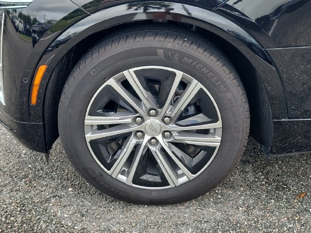 Certified 2024 Cadillac Lyriq Luxury AWD/4WD image 6