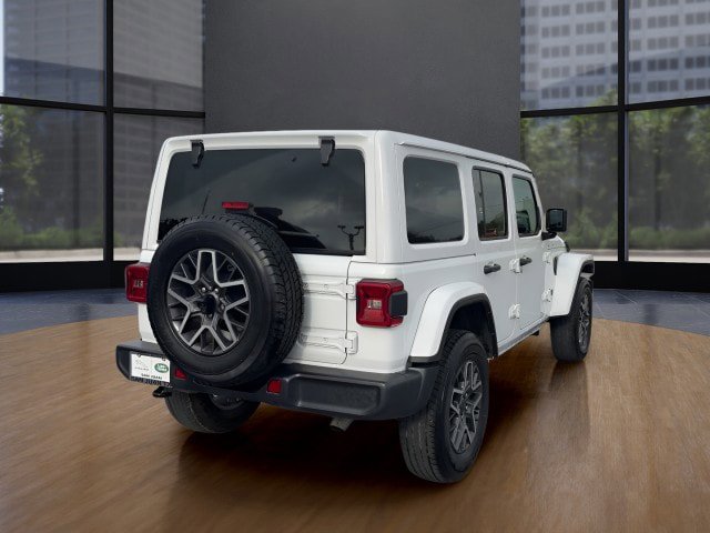 Used 2025 Jeep Wrangler Unlimited Sahara AWD/4WD image 5