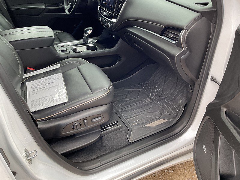 Used 2023 Chevrolet Traverse Premier image 17