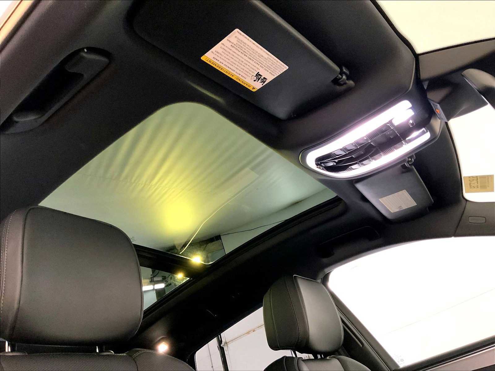 Certified 2025 Porsche Macan AWD/4WD image 20
