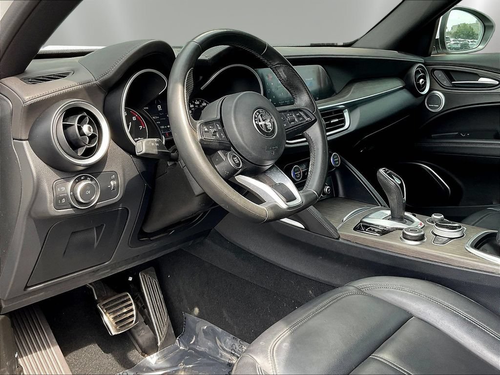 Used 2023 Alfa Romeo Stelvio Ti AWD/4WD image 16