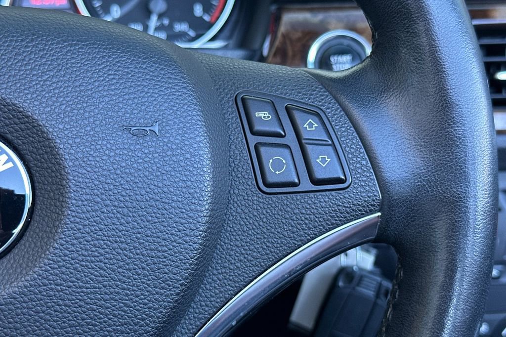 Used 2011 BMW 328i Convertible image 24