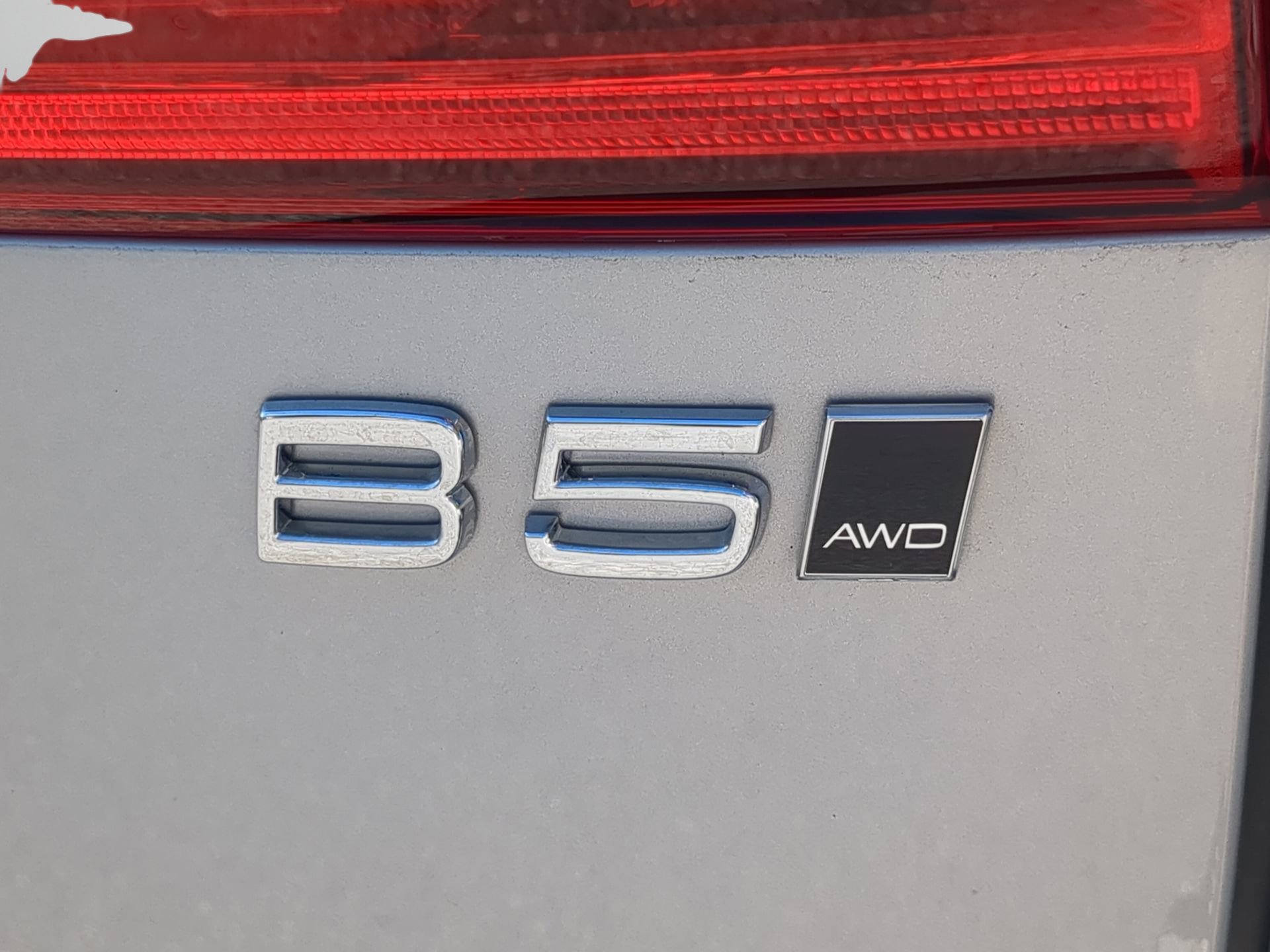 Used 2025 Volvo XC60 B5 Plus image 40