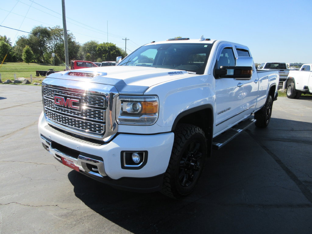 Used 2018 GMC Sierra 3500 Denali w/ Duramax Plus Package AWD/4WD image 13