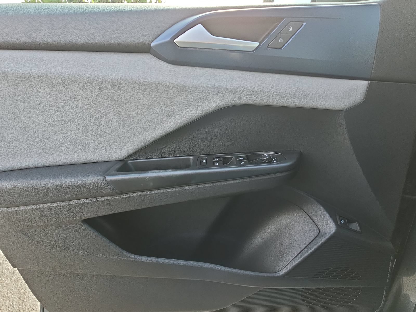 Certified 2022 Volkswagen Taos SE FWD image 25
